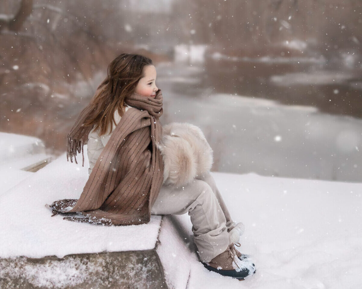 Child photo shoot outdoors in the winter snow | photography blog